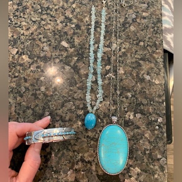 Vintage Dyed Howlite Necklaces with faux turquoise stretch bracelet - Picture 1 of 4